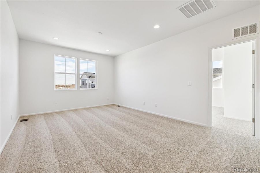 Spacious, unfurnished interior of a new home in Skyview at High Point, Aurora (Image 14). Spacious, unfurnished interior of a new home in Skyview at High Point, Aurora (Image 14).