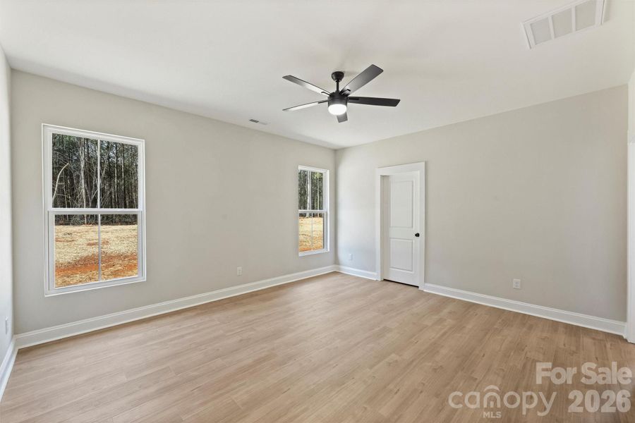 Spacious, unfurnished interior of a new home in , Lincolnton (Image 26).