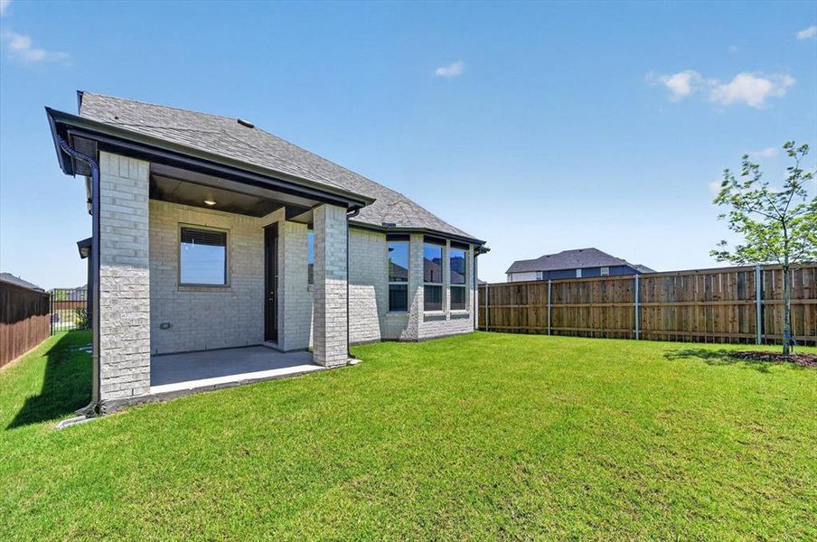 Exterior details and patio area of a home in Hillstead, Lavon (Image 3).