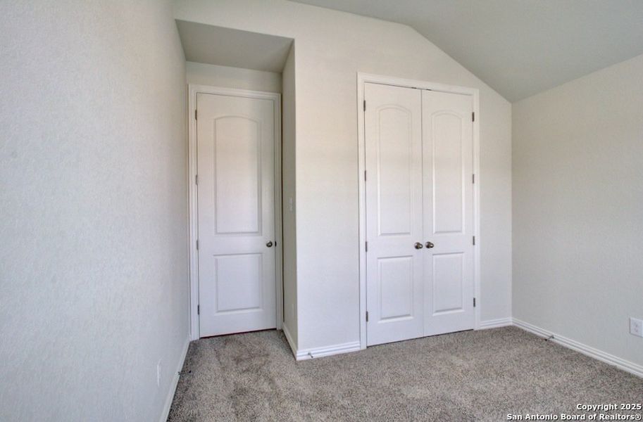 Spacious, unfurnished interior of a new home in Piedmont, San Antonio (Image 26).