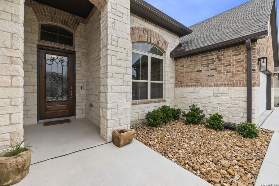 Exterior details and patio area of a home in Elkhorn Ridge, Boerne (Image 22).