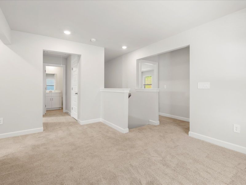 Spacious, unfurnished interior of a new home in Creek Ridge - Heritage Collection, Spartanburg (Image 10).