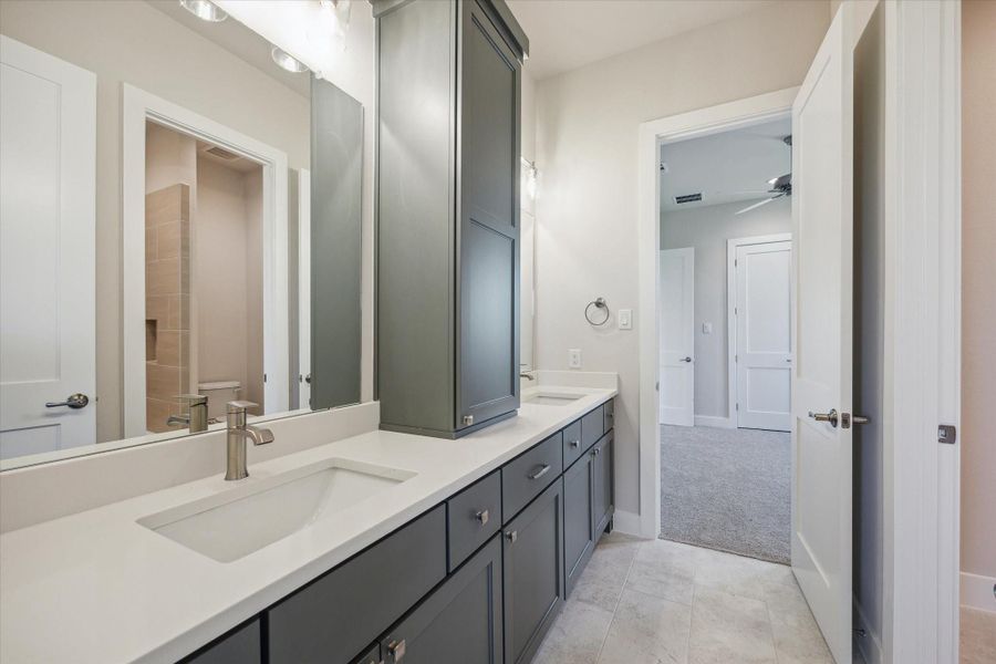 Jack and Jill Bath, vanities separate from bathtub/shower space Jack and Jill Bath, vanities separate from bathtub/shower space