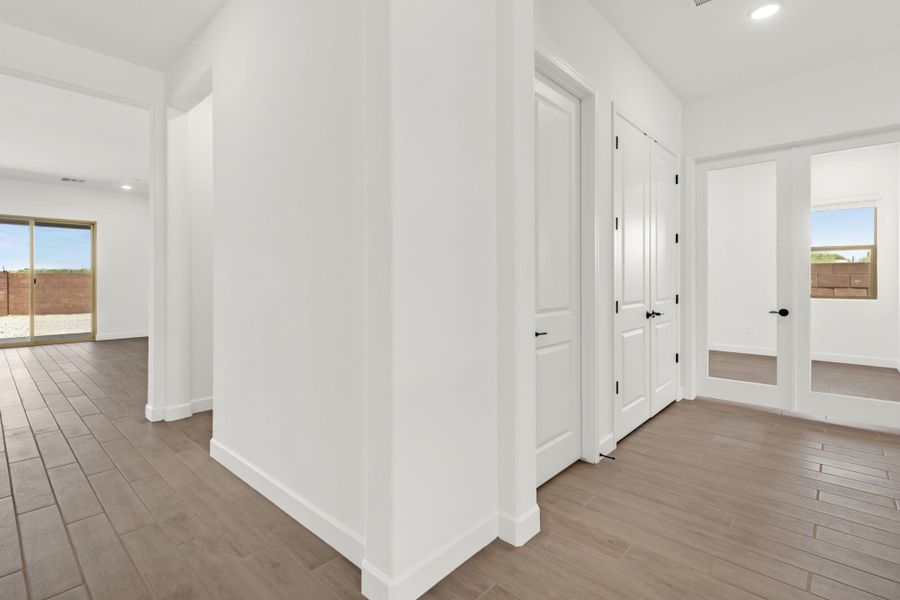 Spacious, unfurnished interior of a new home in Tavira at Twin Peaks, Marana (Image 10). Spacious, unfurnished interior of a new home in Tavira at Twin Peaks, Marana (Image 10).