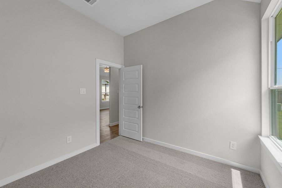 Spacious, unfurnished interior of a new home in Lexington Heights, Willis (Image 20).