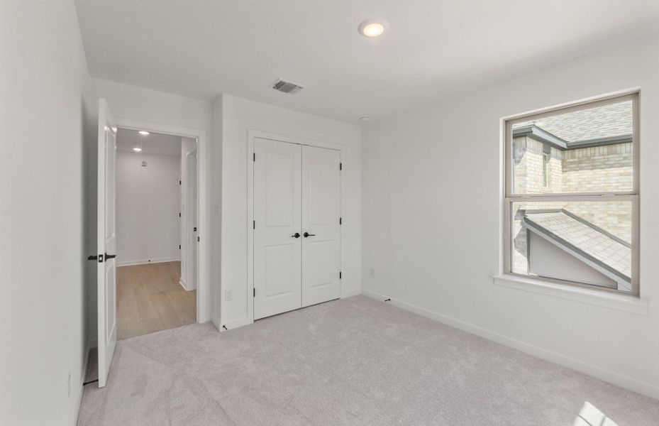 Spacious, unfurnished interior of a new home in Wolf Ranch, Georgetown (Image 38).