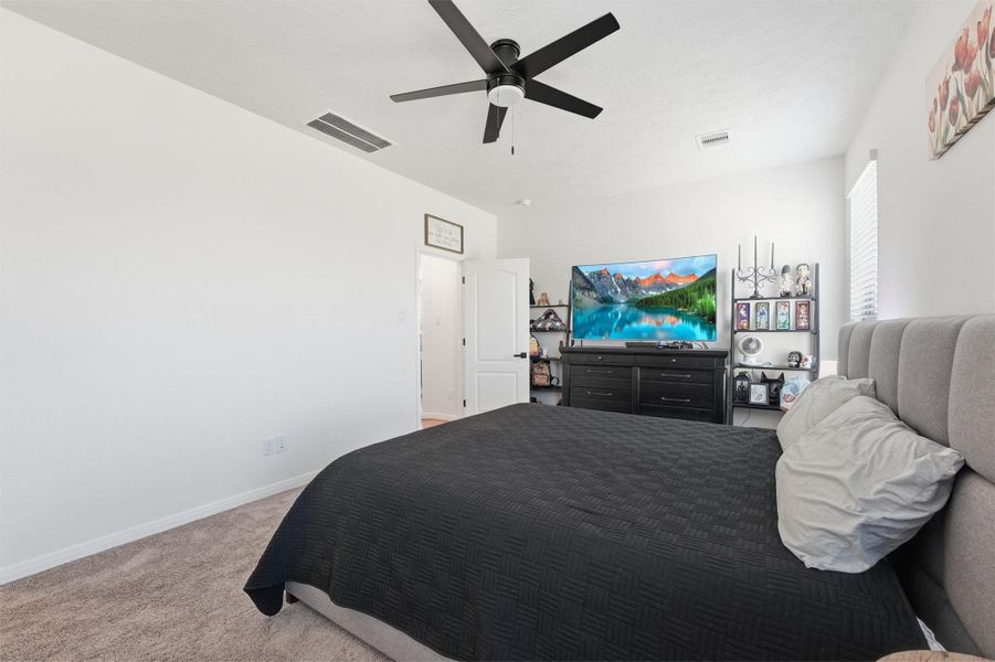 Furnished interior view inside a new home in Vida Costera, Texas City (Image 14).