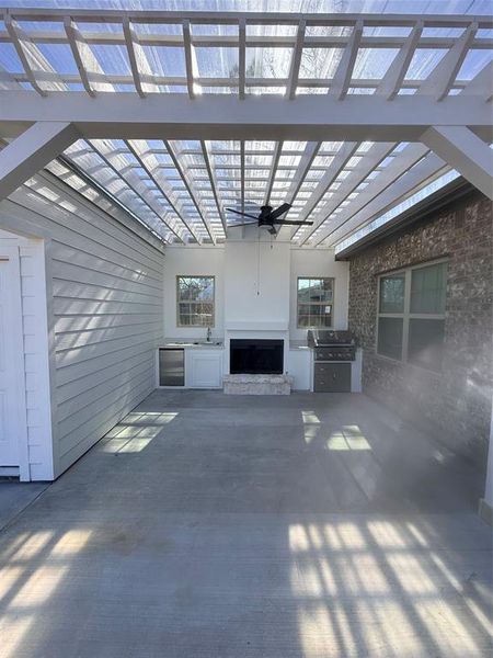 Fridge, Sink and Gas Grill Fridge, Sink and Gas Grill