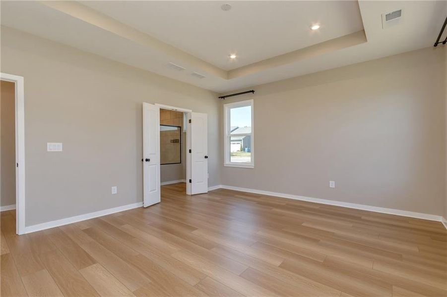 Spacious, unfurnished interior of a new home in Sweetbay Farm, Lawrenceville (Image 53).