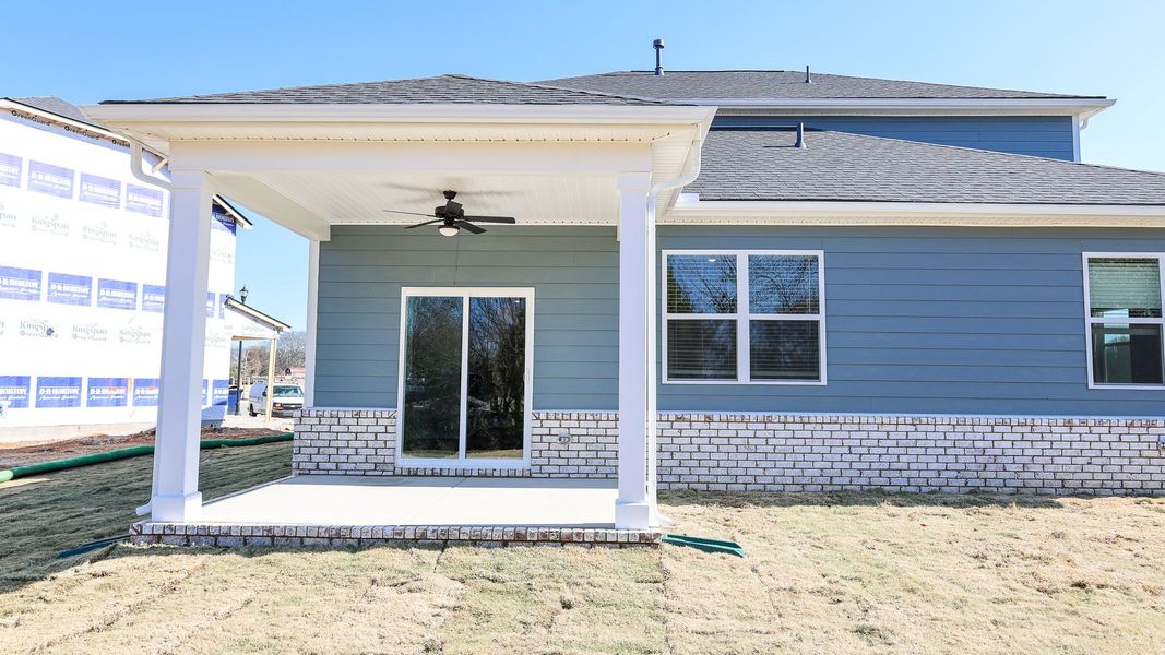 Representative exterior details of a home built from the EMBRY by D.R. Horton in Harvest Point, Spring Hill (Image 4).