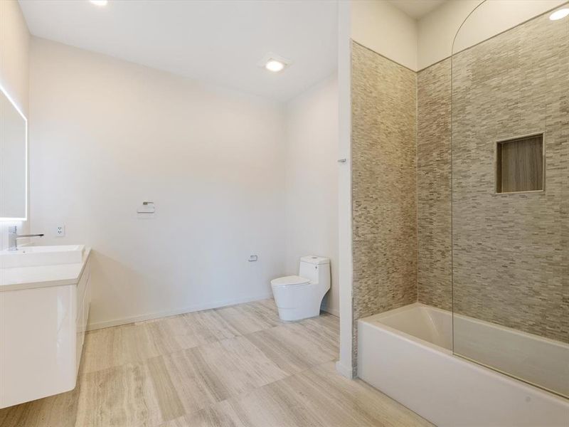 Spacious, unfurnished interior of a new home in , Dallas (Image 15). Spacious, unfurnished interior of a new home in , Dallas (Image 15).