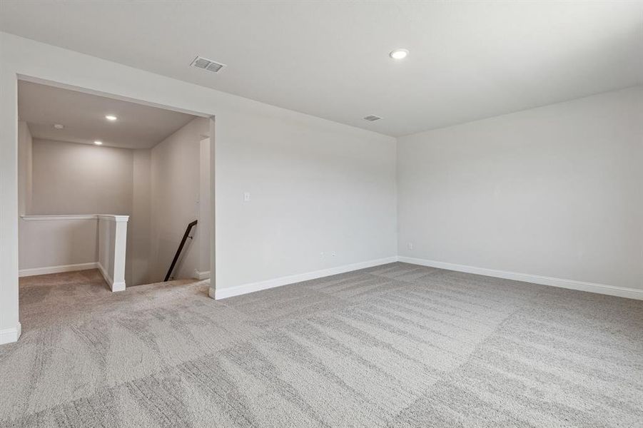 Spacious, unfurnished interior of a new home in Venetian, Weston (Image 14).