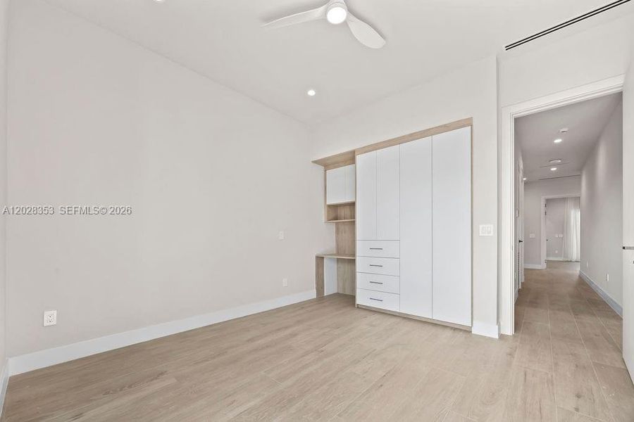 Spacious, unfurnished interior of a new home in , Fort Lauderdale (Image 36).