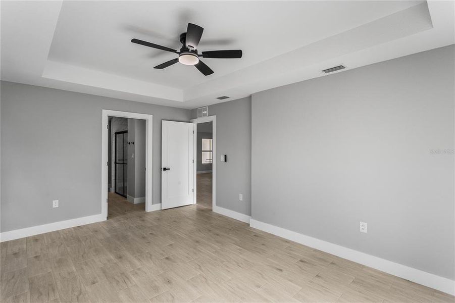 Spacious, unfurnished interior of a new home in , Cape Coral (Image 18).