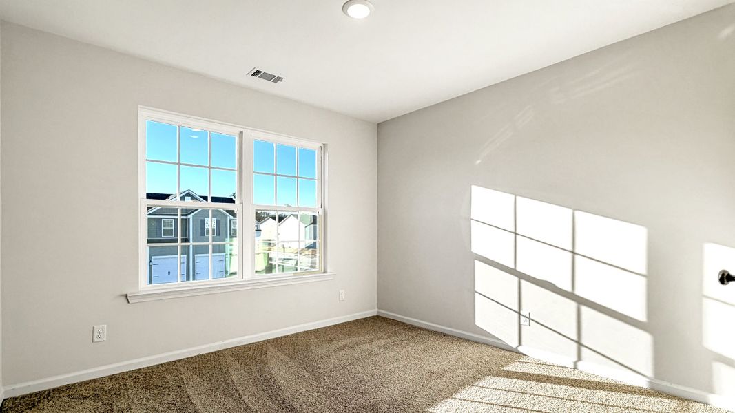 Spacious, unfurnished interior of a new home in Grand Reserve, Hinesville (Image 17).