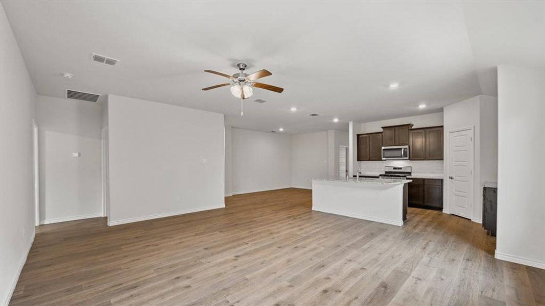 Spacious, unfurnished interior of a new home in Liberty Crossing, Royse City (Image 20). Spacious, unfurnished interior of a new home in Liberty Crossing, Royse City (Image 20).