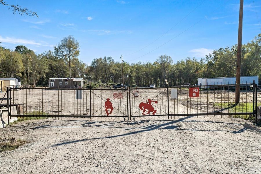 Community amenities in , Liberty (Image 24).