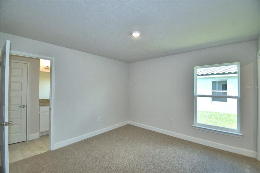 Spacious, unfurnished interior of a new home in Lake Juliana Estates, Auburndale (Image 33).