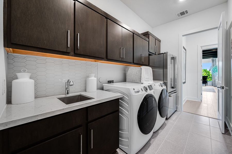Furnished interior view inside a new home in Travisso, Leander (Image 21).