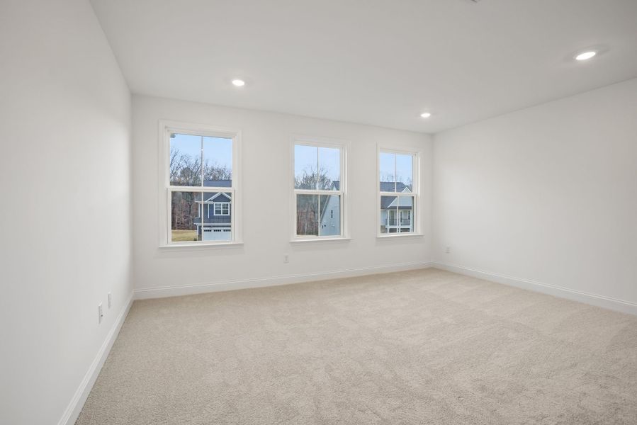 Spacious, unfurnished interior of a new home in Forest Creek, Waxhaw (Image 58).