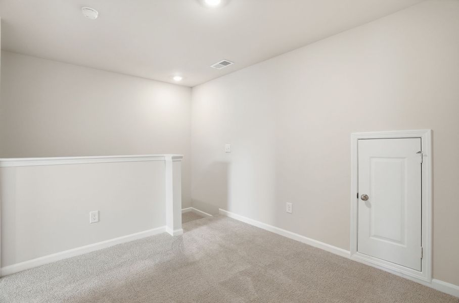 Spacious, unfurnished interior of a new home in Towns at Lake Greenwood, Greenwood (Image 14).