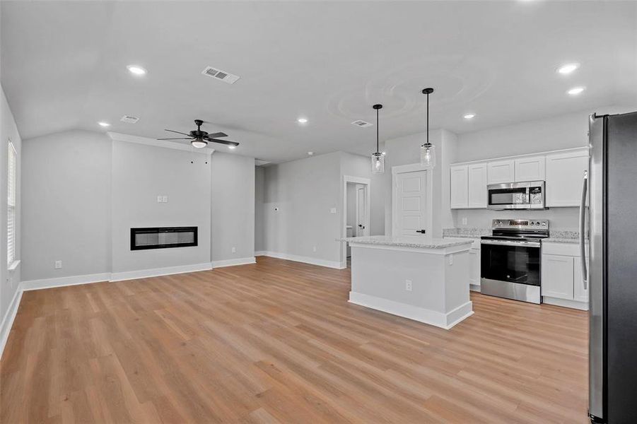 Spacious, unfurnished interior of a new home in , Tolar (Image 15).