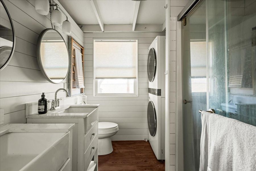 Cabin: Bathroom and laundry