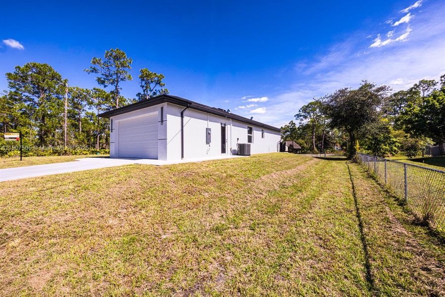 Exterior details and patio area of a home in , Lehigh Acres (Image 3).