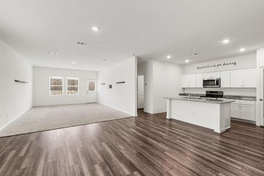 Spacious, unfurnished interior of a new home in , Princeton (Image 24).
