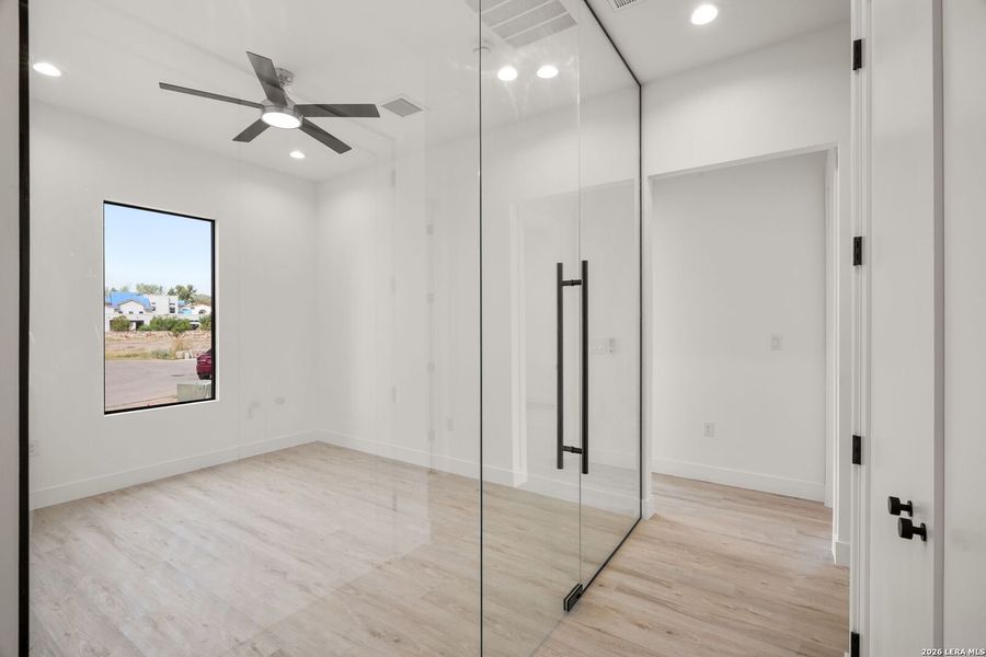 Spacious, unfurnished interior of a new home in , El Paso (Image 50).