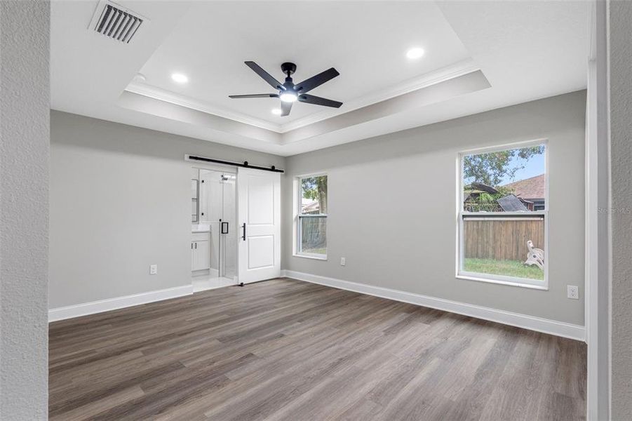 Spacious, unfurnished interior of a new home in , Tampa (Image 33).
