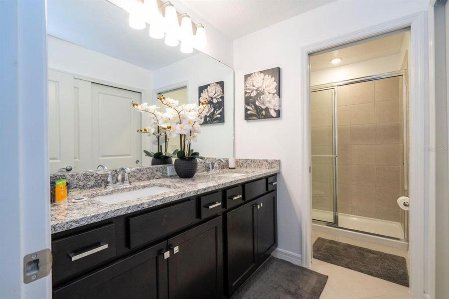 Furnished interior view inside a new home in , Clermont (Image 34).