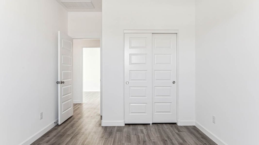 Spacious, unfurnished interior of a new home in Quail Ranch, San Tan Valley (Image 29).