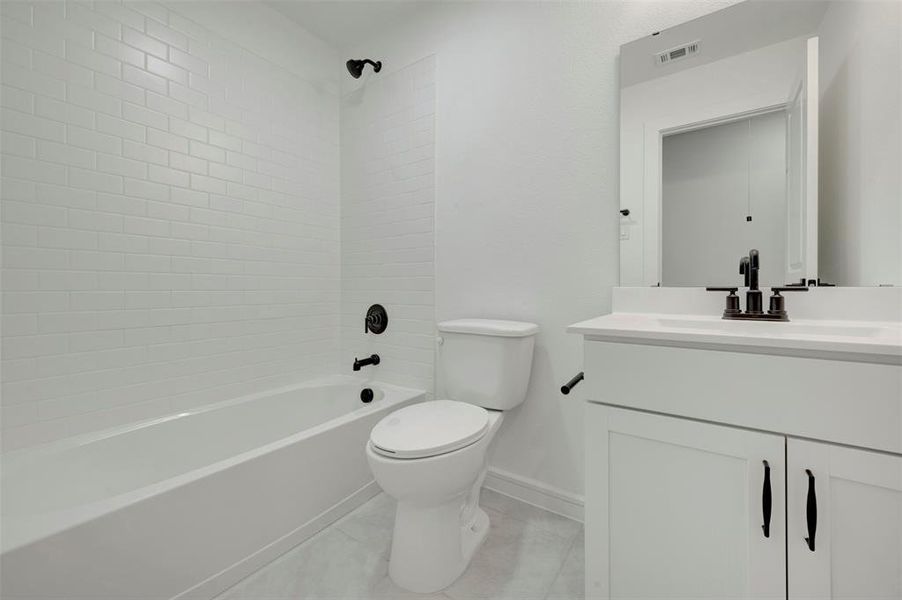 Furnished interior view inside a new home in Providence Commons, Providence Village (Image 6). Furnished interior view inside a new home in Providence Commons, Providence Village (Image 6).