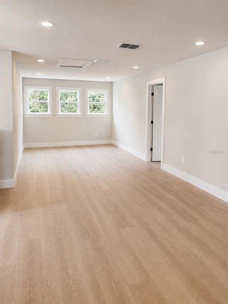 Spacious, unfurnished interior of a new home in , Ocala (Image 10).