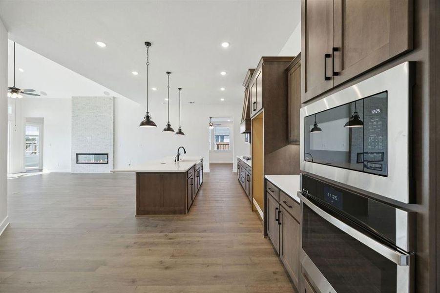 5-237Bee_005 5-237Bee_005