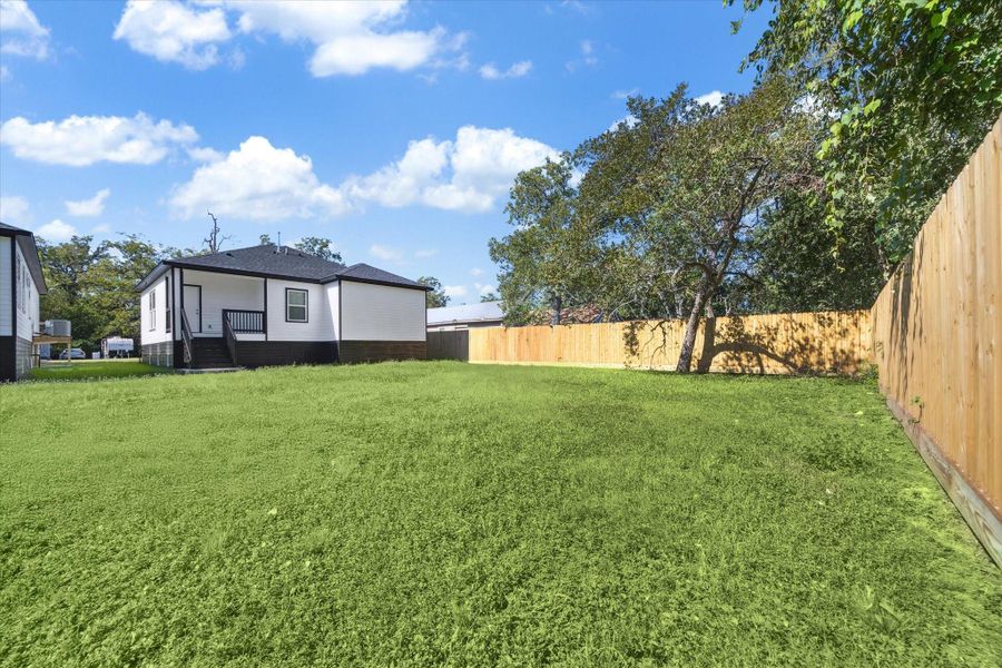 Exterior details and patio area of a home in , Wharton (Image 2).