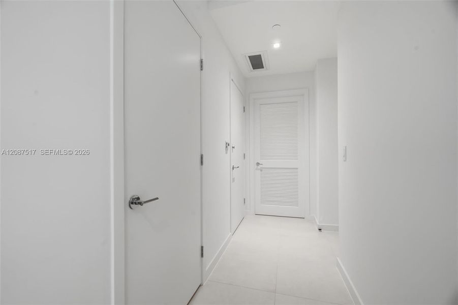 Spacious, unfurnished interior of a new home in , Miami (Image 58).