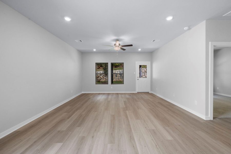 Spacious, unfurnished interior of a new home in Westridge Cove, Conroe (Image 18).