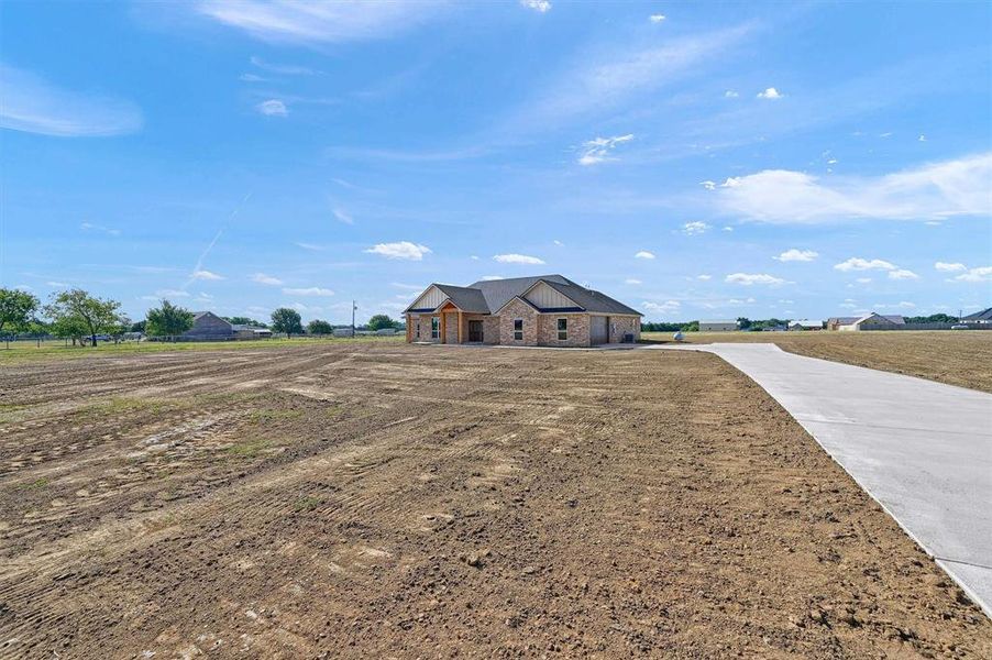 Ranch-style house with a rural view