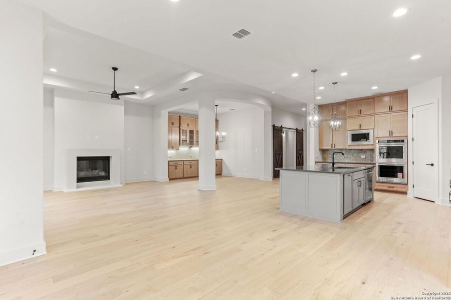 Spacious, unfurnished interior of a new home in Esperanza - 70', Boerne (Image 34).