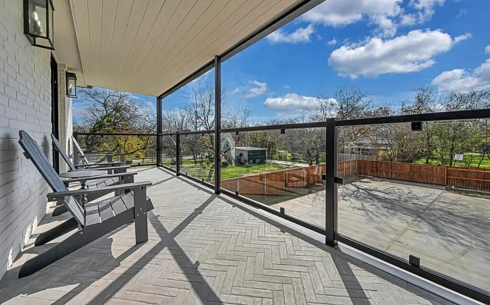 Exterior details and patio area of a home in , Waco (Image 4).