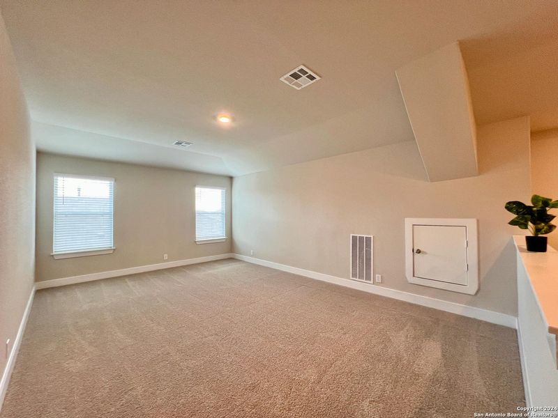 Spacious, unfurnished interior of a new home in Brookstone Creek, San Antonio (Image 24). Spacious, unfurnished interior of a new home in Brookstone Creek, San Antonio (Image 24).