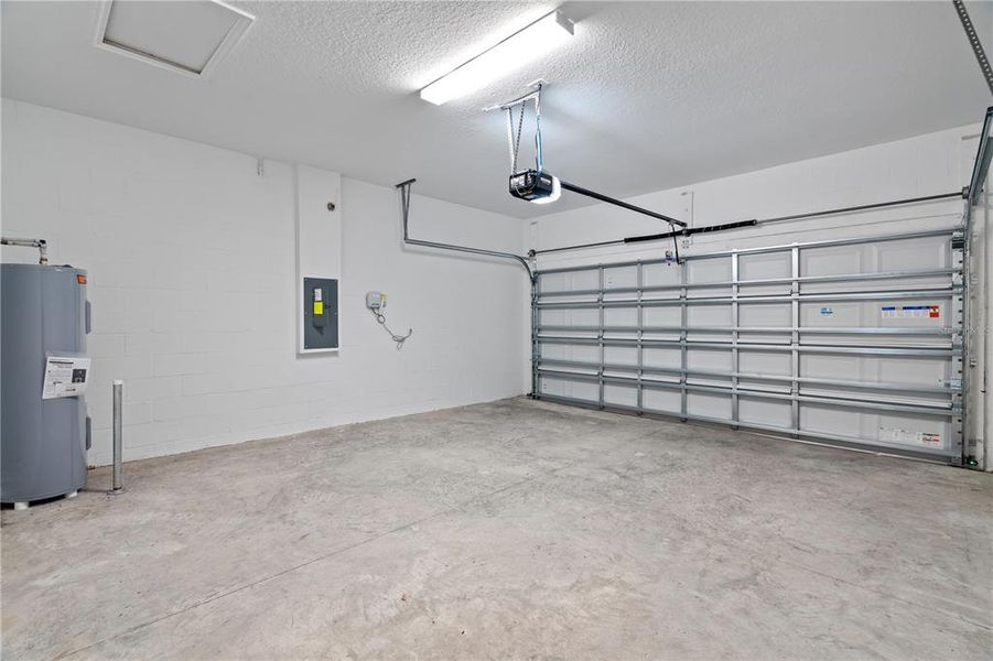 Spacious, unfurnished interior of a new home in Angeline, Land O' Lakes (Image 31).