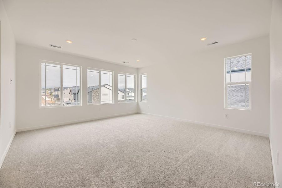 Spacious, unfurnished interior of a new home in Sterling Ranch: The Skyline Collection, Littleton (Image 18).