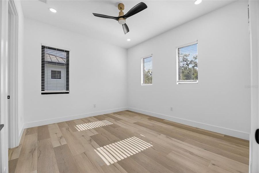 Spacious, unfurnished interior of a new home in , Sarasota (Image 59).