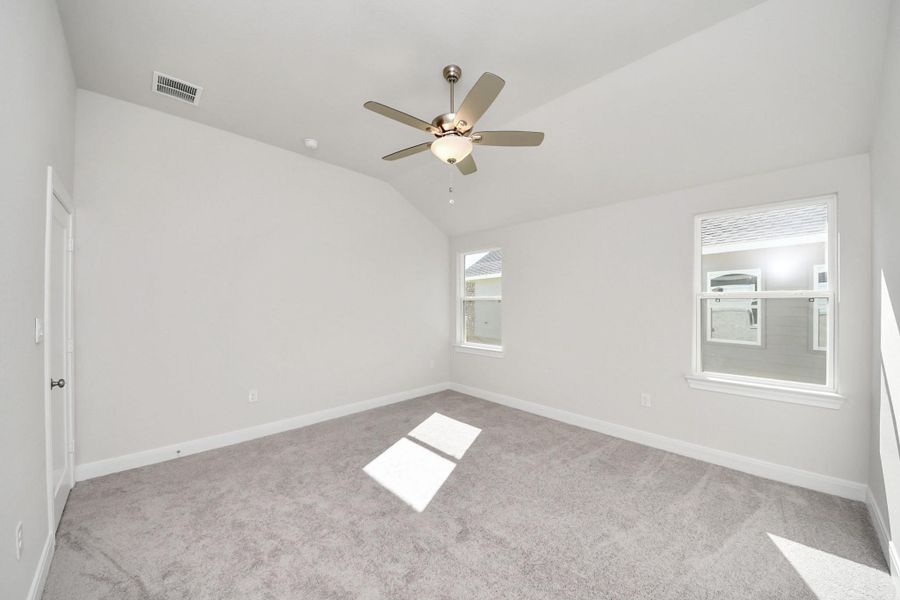 Spacious, unfurnished interior of a new home in Grand Oaks Reserve, Cleveland (Image 39).