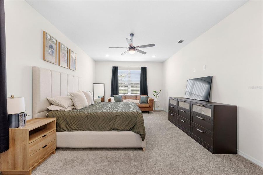 Furnished interior view inside a new home in , Mount Dora (Image 29).