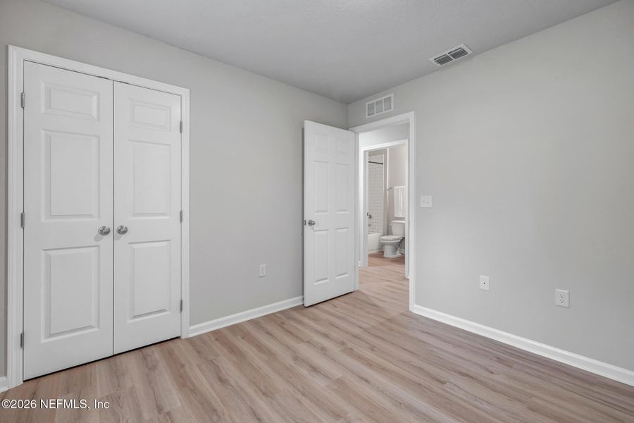 Spacious, unfurnished interior of a new home in , Jacksonville (Image 23).