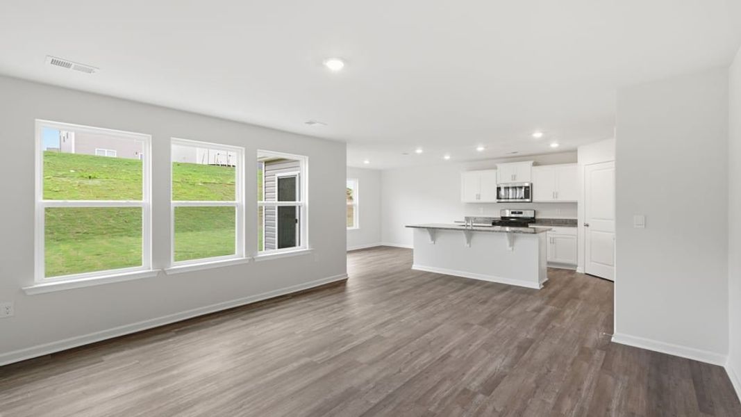 Spacious, unfurnished interior of a new home in Baxter Village, Boiling Springs (Image 18).